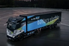 Bertenaga Badak, Mercedes...