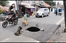 Awas! Jalan Raya Cibungbulang...