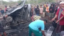 Mobil Terjun ke Jurang...