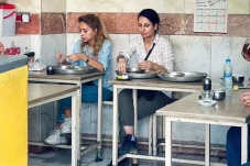 Makan di Restoran Tanpa...