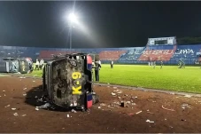 Kerusuhan Suporter Arema,...