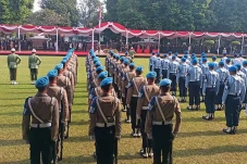 Jokowi Pimpin Upacara...