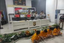 4 Komplotan Polisi Gadungan...