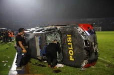 Tragedi Kanjuruhan,...