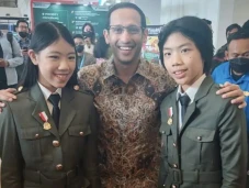 Kakak Adik Mischka dan...