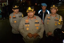 Polisi Buru Ketua dan...