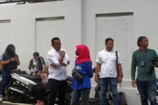 Lima Polisi Datangi...