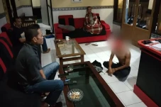 Diancam Foto Bugil Bakal...