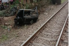 Mobil L300 Berisi Satu...