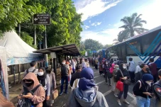 Heboh Antrean Panjang,...