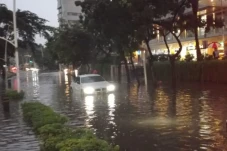 10 Tips Melewati Banjir...