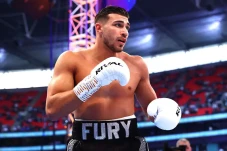 Kisah Tommy Fury, Saudara...