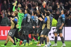 Napoli Tim Pertama Cetak...