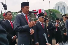 Telepon Presiden FIFA,...