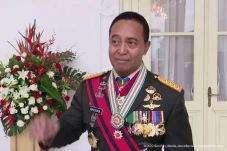 Marah Oknum TNI Tendang...