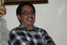 Profil dan Biodata Ade...