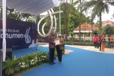 Resmikan Relokasi Monumen...