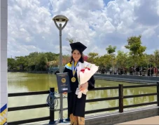 Lulus dan Raih Dua Gelar...