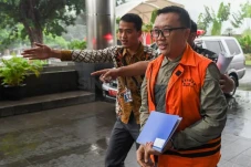 Mantan Menpora Imam...