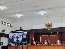 8 Komisioner Bawaslu...
