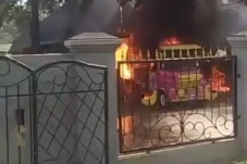 Percikan Api Las, Rumah...