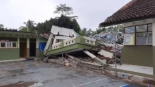 Bangunan Madrasah Tsanawiyah...