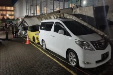 Hujan Disertai Angin...