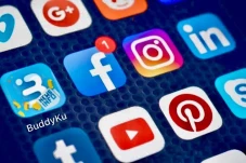 Aplikasi Informasi Sehat,...