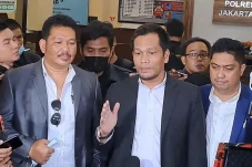 Pengacara Rizky Billar...
