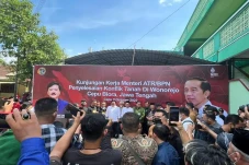 Disambut 5.000 Warga,...