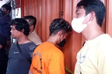 Pembunuhan Waria di...