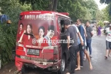 Ambulans Bergambar Megawati...