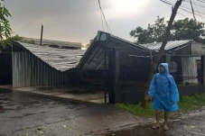 Hujan Es Landa Depok,...