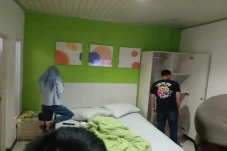 Berduaan di Kamar Hotel,...