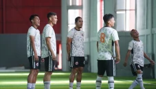 Liga 1 Terhenti, Thomas...