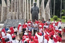 Gelar Senam Massal,...