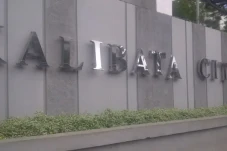 Melihat Kalibata City,...