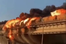 Ledakan Hantam Jembatan...