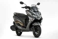 Lahir di India, Suzuki...