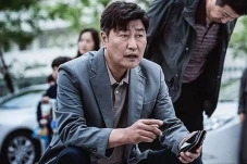 Gabung Song Kang Ho,...