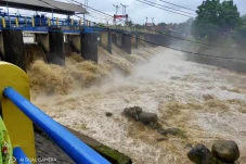 Hujan Deras Guyur Puncak...