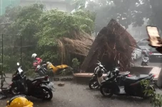 Hujan Angin, Tanah Longsor,...