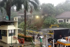 Tebing Longsor di Dekat...