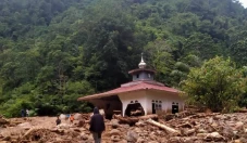 Mamuju Diterjang Banjir,...
