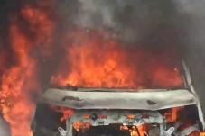 Angkot Ludes Terbakar,...
