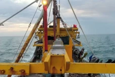 Curi Ikan di Perairan...