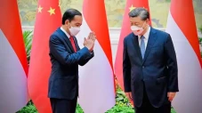 Jokowi Tinjau Proyek...