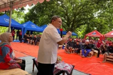 Mendag Zulhas Lepas...