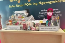 Waspada Bahaya Kosmetik...
