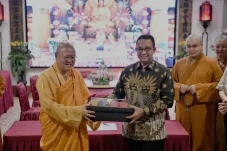 Pamit ke Umat Buddha...